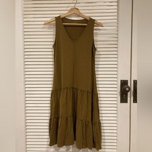 Garnet Hill Essential Tiered Knit Dress Size Small in Olive